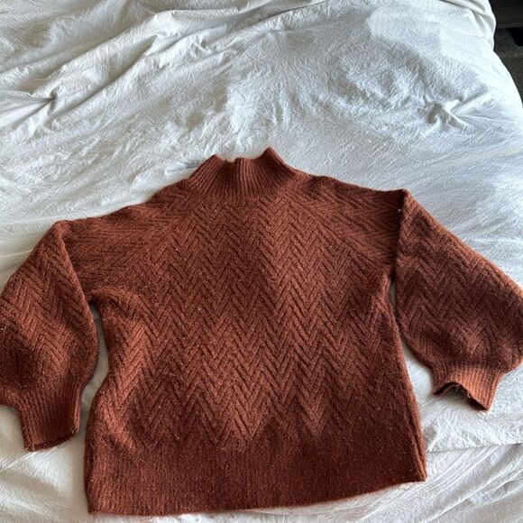 Abercrombie & Fitch Sweaters - Abercrombie & Fitch soft Orange knit sweater size medium